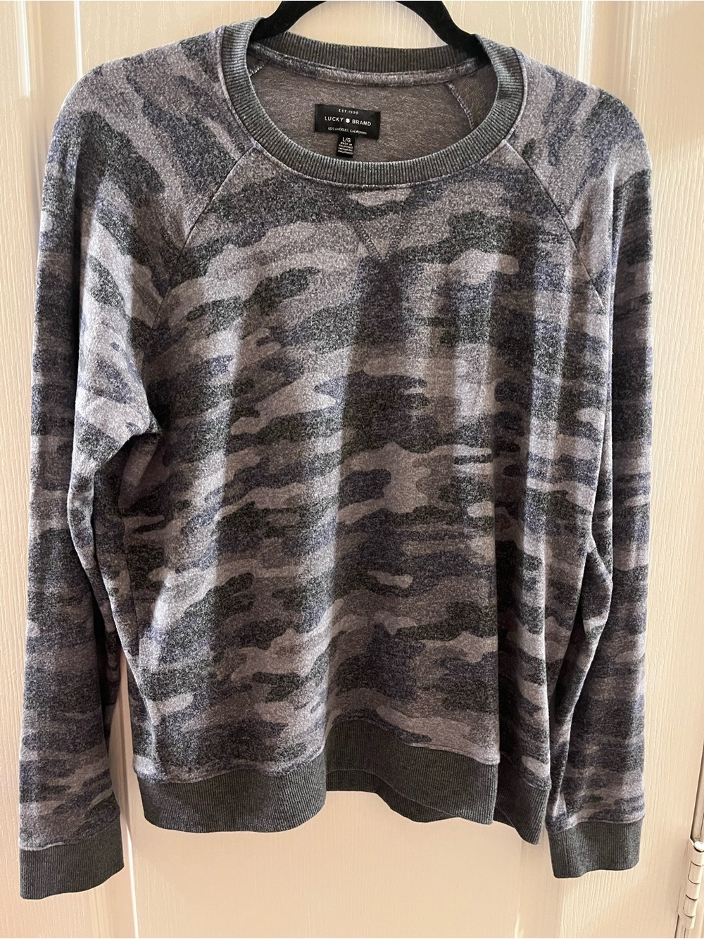 Lucky Brand Women's Gray and Charcoal Camo Crewneck Sweater
